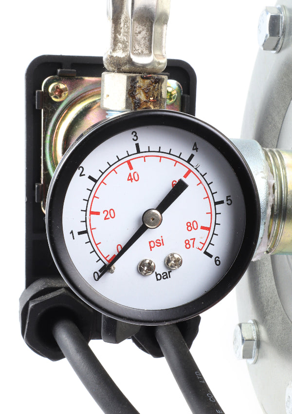 Bomba eléctrica con depósito, 800 W Mader