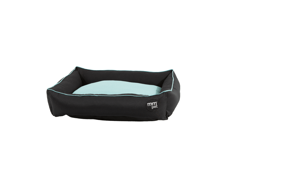 Cama rectangular roja clásica