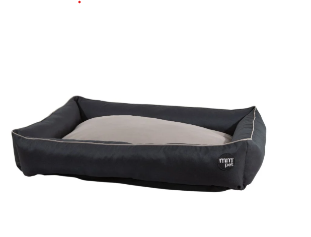 Cama rectangular roja clásica